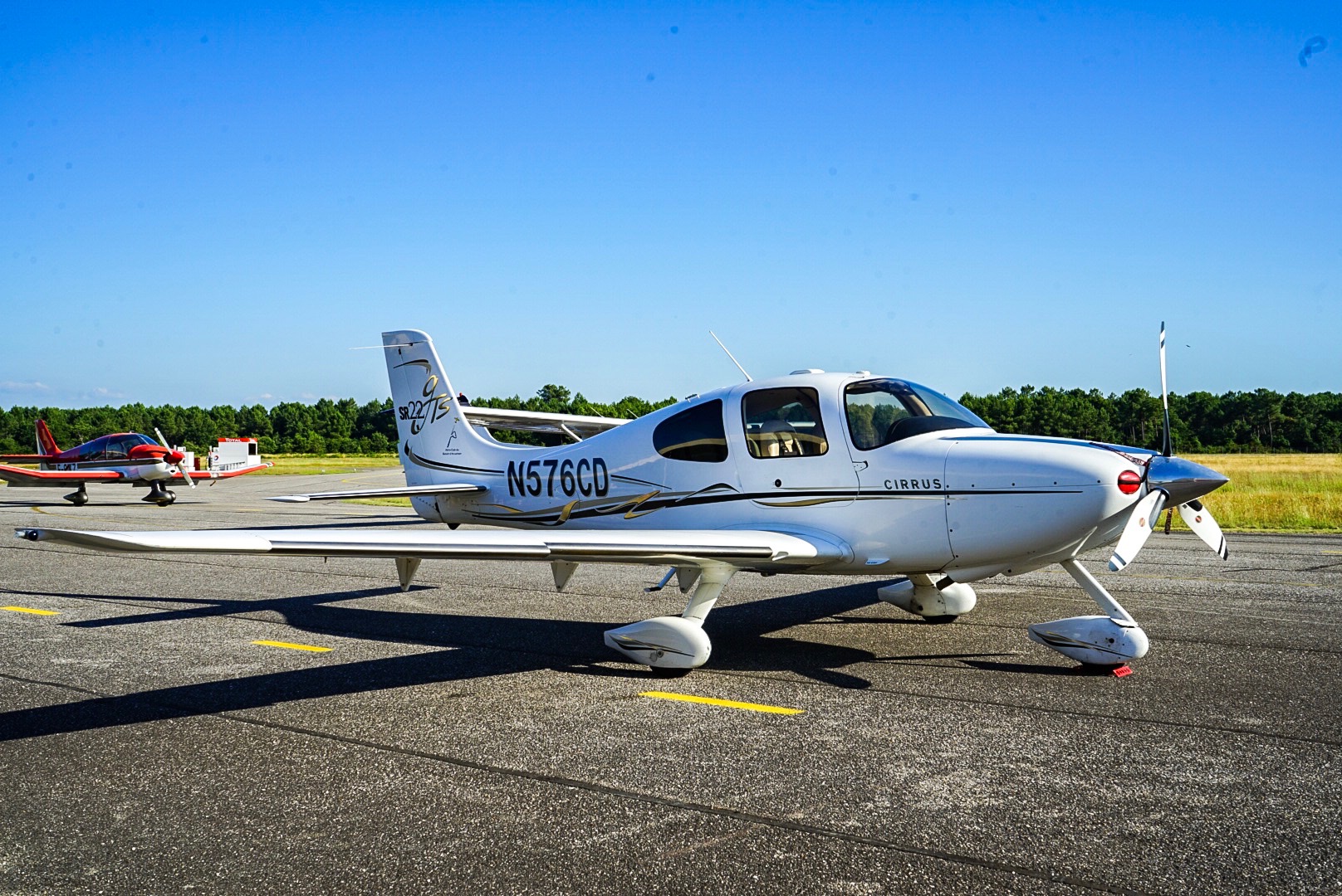 Cirrus SR22 GTS — photo 1